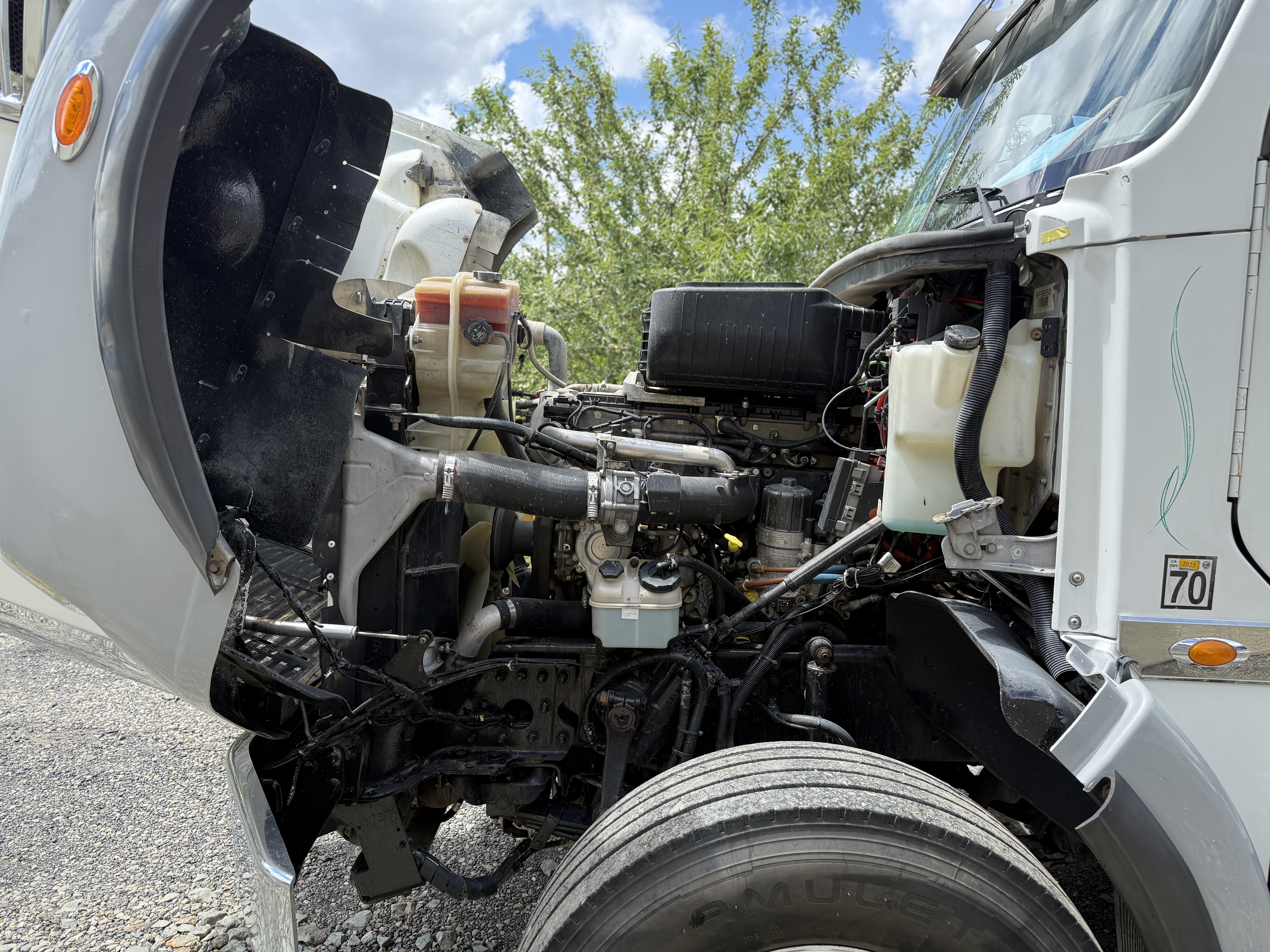 2012 FREIGHTLINER 122SD Super Tag - Image 11